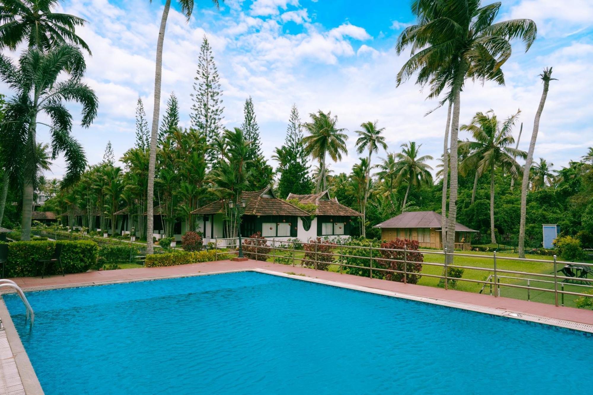 Paradise Heritage Resort Кумараком Экстерьер фото
