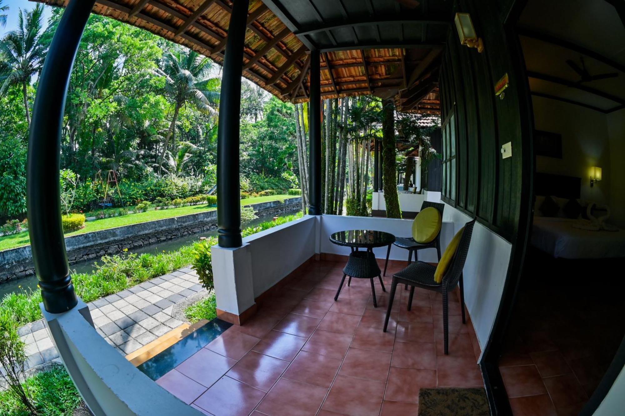 Paradise Heritage Resort Кумараком Экстерьер фото