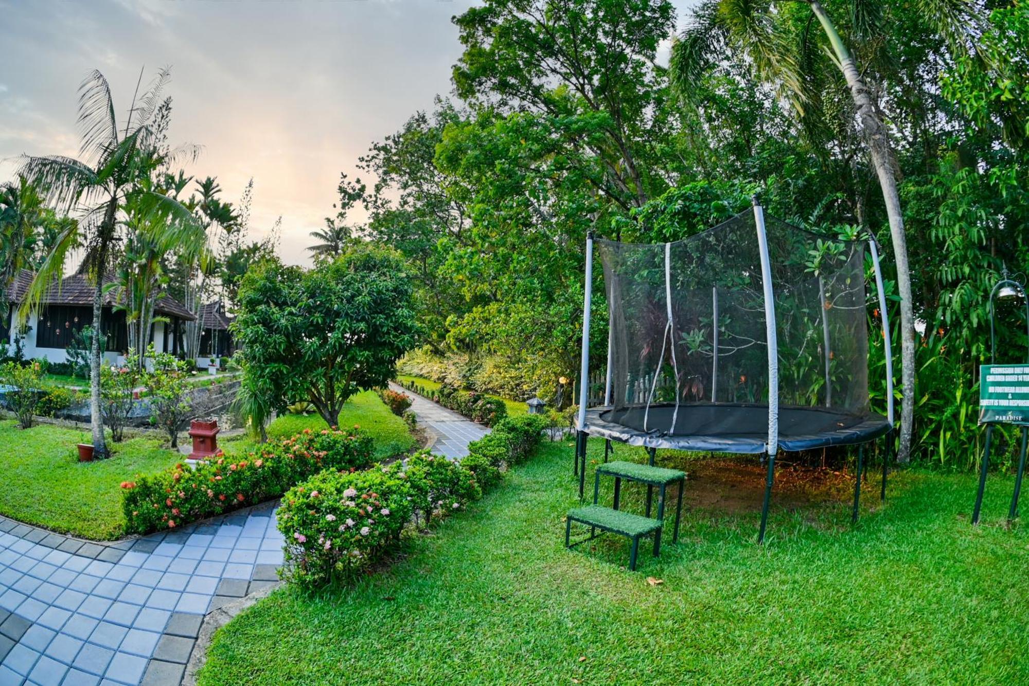 Paradise Heritage Resort Кумараком Экстерьер фото