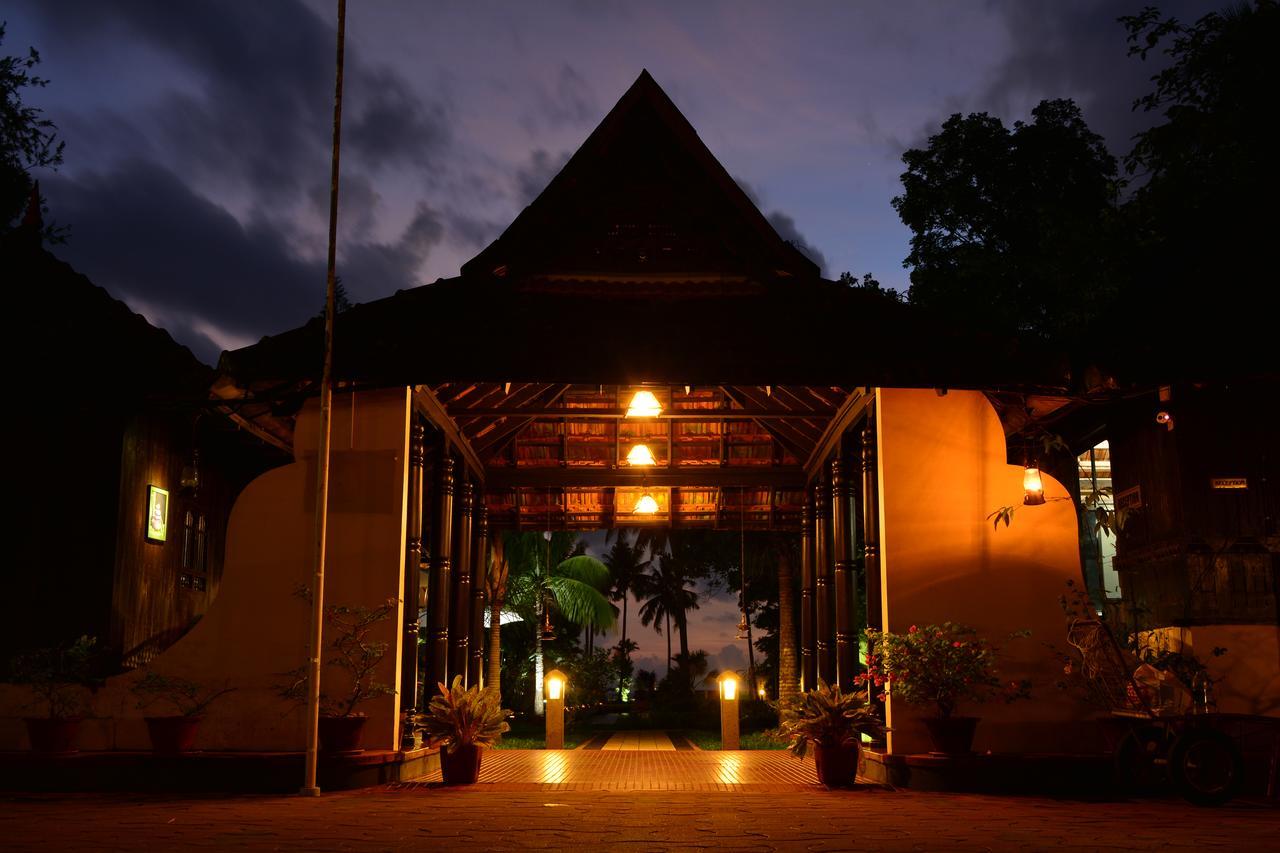 Paradise Heritage Resort Кумараком Экстерьер фото